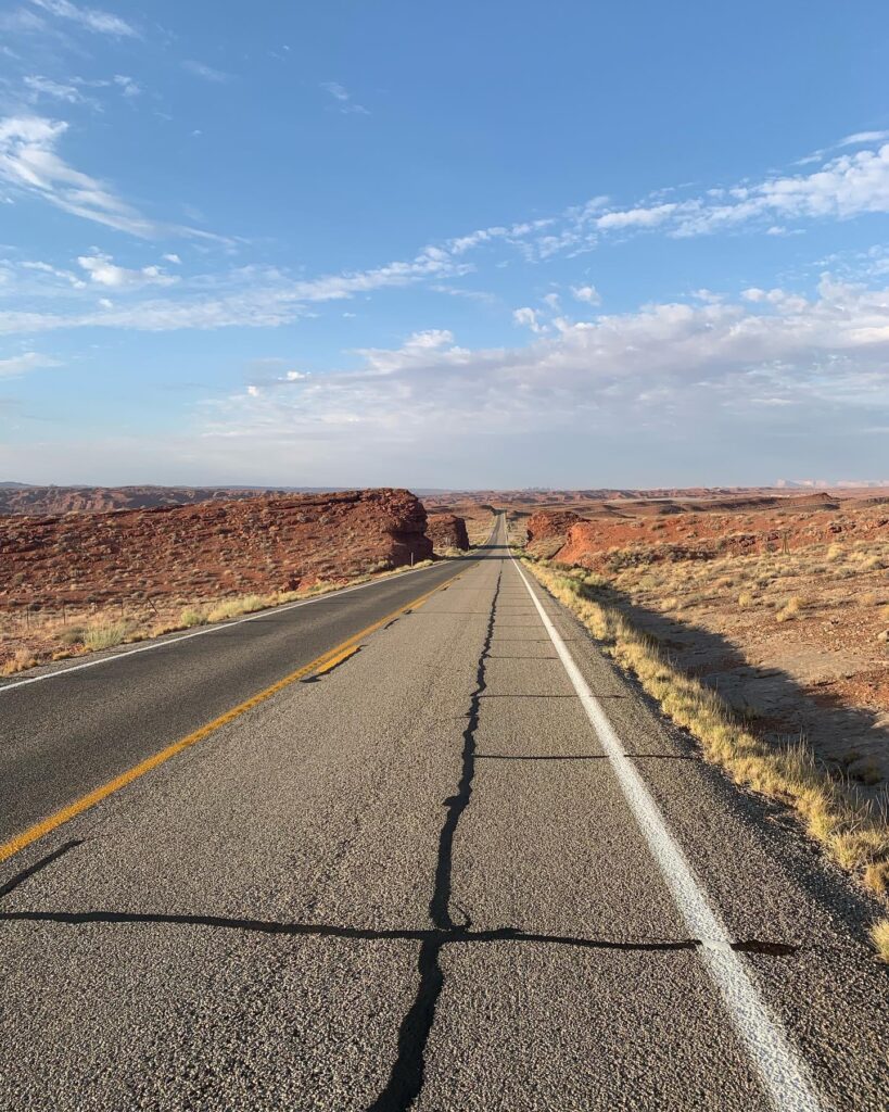 Bluff to Chambers: empty roads in the desert
